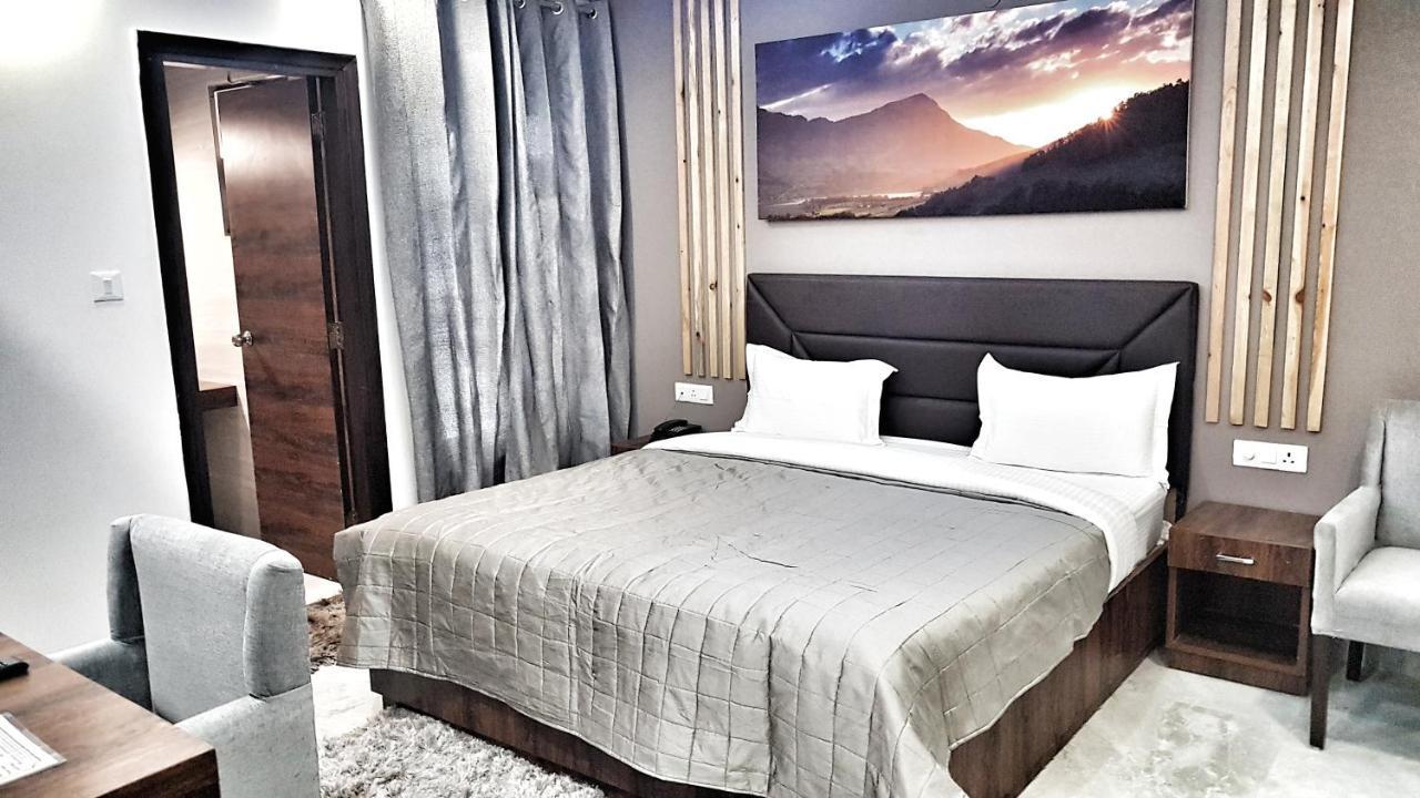 Hotel Aerocity Purple Orchid New Delhi Eksteriør bilde