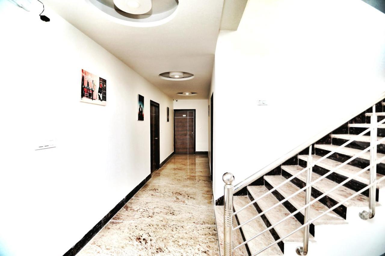 Hotel Aerocity Purple Orchid New Delhi Eksteriør bilde