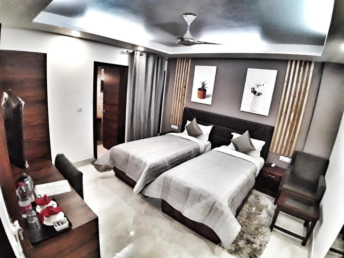 Hotel Aerocity Purple Orchid New Delhi Eksteriør bilde