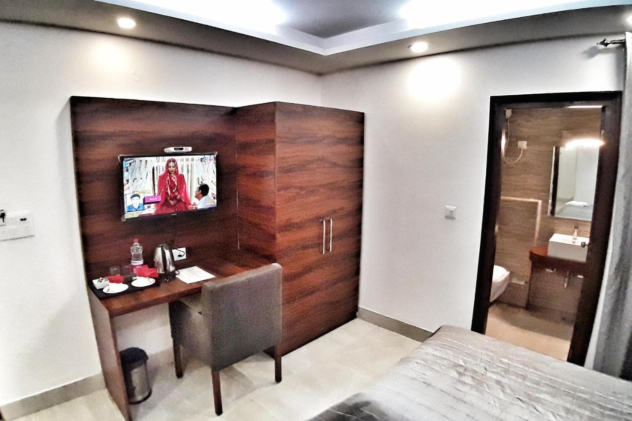 Hotel Aerocity Purple Orchid New Delhi Eksteriør bilde